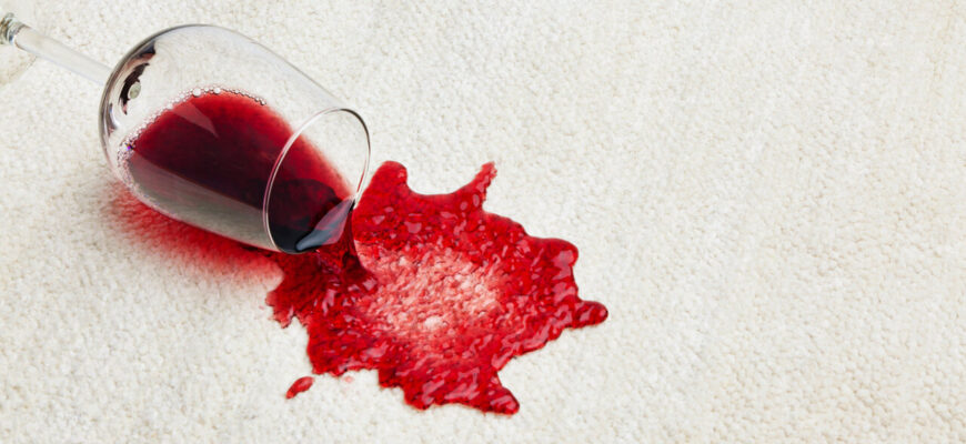 Jak usunąć plamy po czerwonym winie z różnych rodzajów tkanin?